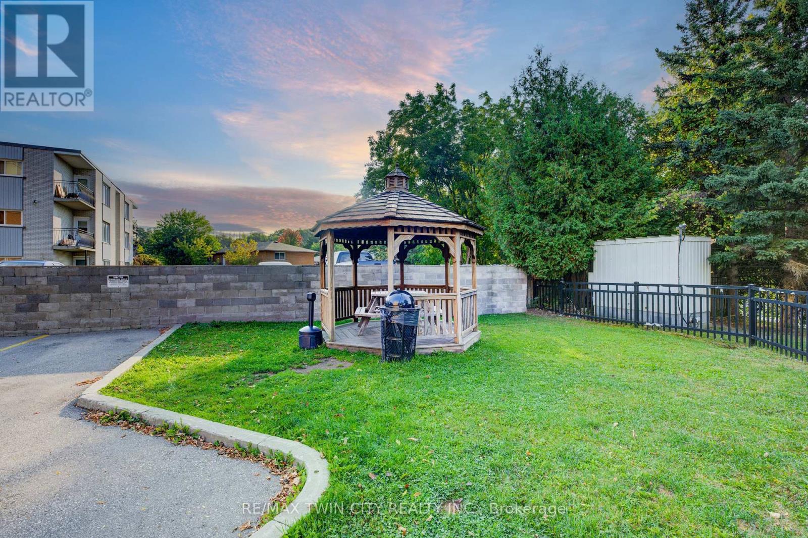 201 - 283 Fairway Road N, Kitchener, Ontario  N2A 2P1 - Photo 33 - X12880520