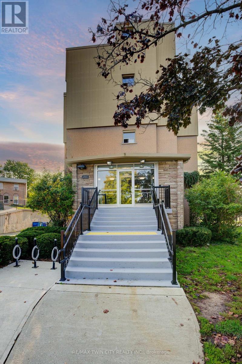 201 - 283 Fairway Road N, Kitchener, Ontario  N2A 2P1 - Photo 5 - X12880520