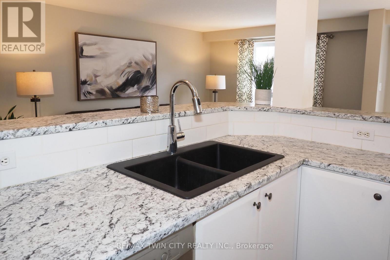 55 Bridlewreath Street, Kitchener, Ontario  N2E 3V5 - Photo 17 - X12880550