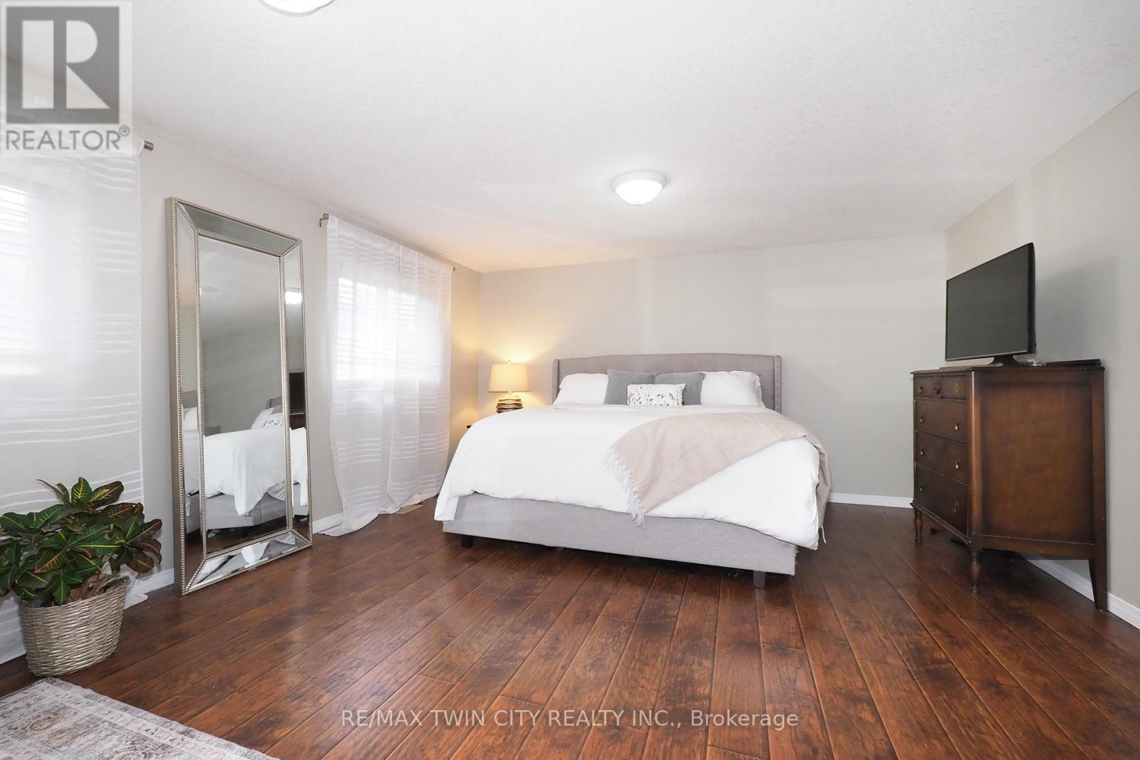 55 Bridlewreath Street, Kitchener, Ontario  N2E 3V5 - Photo 24 - X12880550