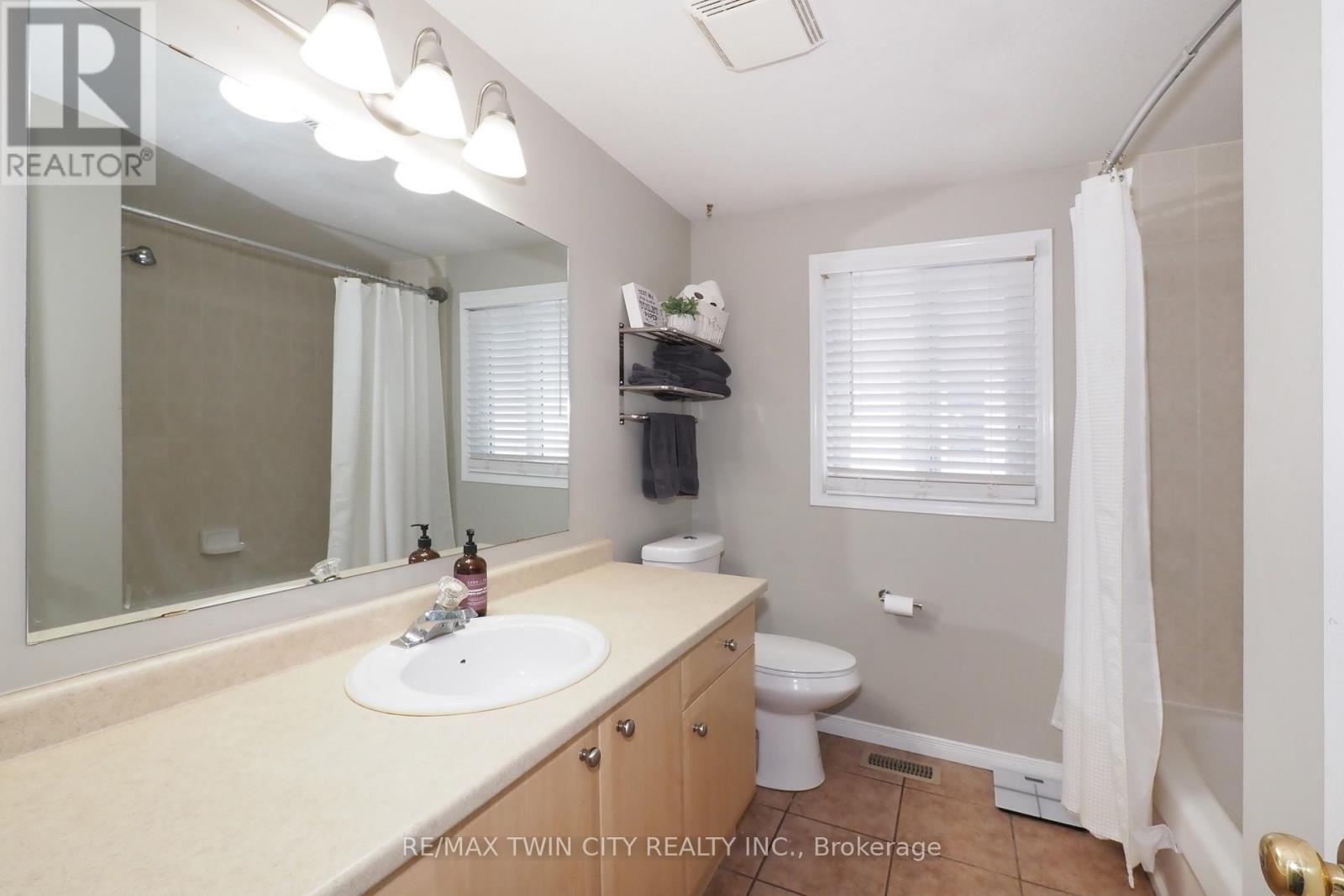 55 Bridlewreath Street, Kitchener, Ontario  N2E 3V5 - Photo 31 - X12880550