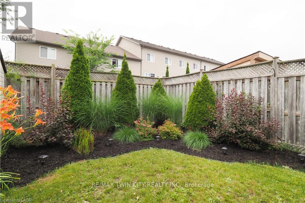 55 Bridlewreath Street, Kitchener, Ontario  N2E 3V5 - Photo 50 - X12880550