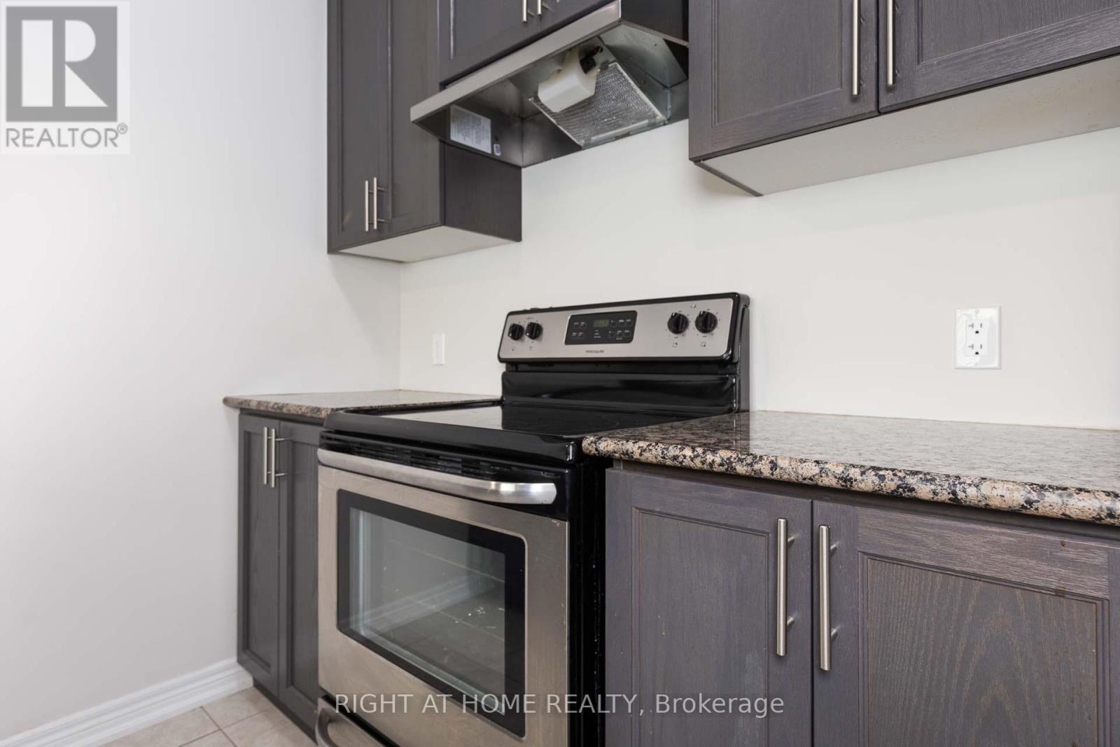 71 Southshore Crescent, Hamilton, Ontario  L8E 0J3 - Photo 12 - X12880636