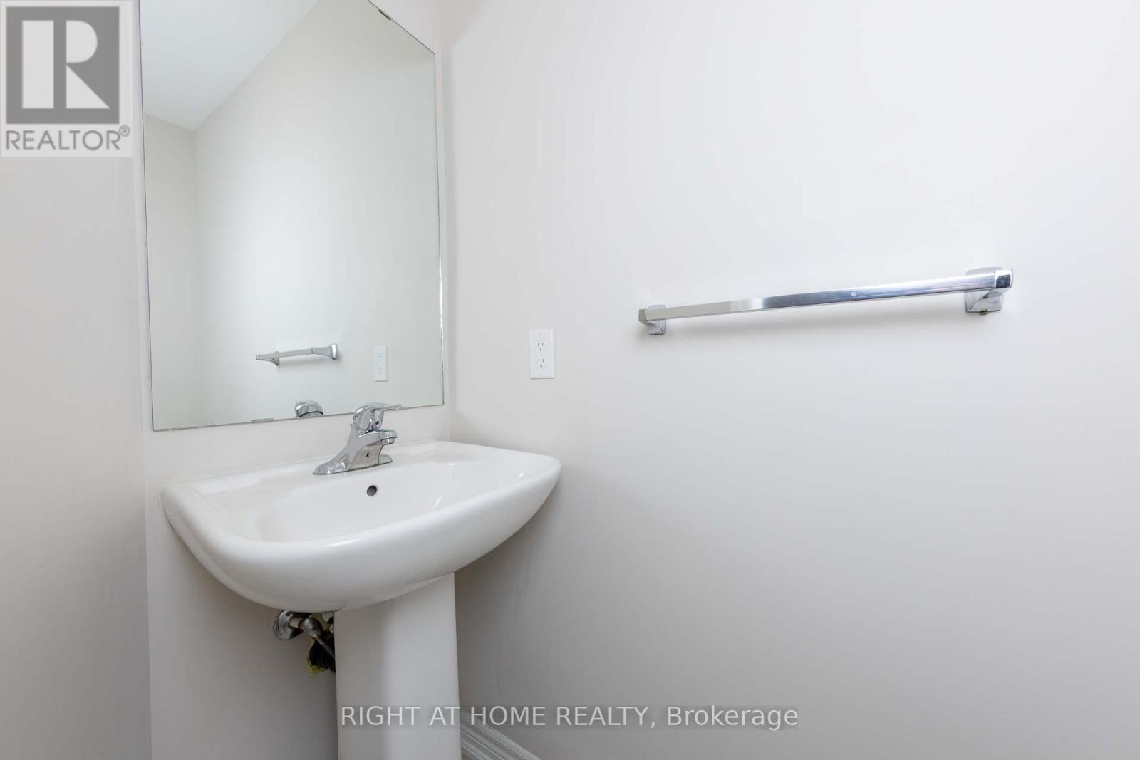 71 Southshore Crescent, Hamilton, Ontario  L8E 0J3 - Photo 17 - X12880636