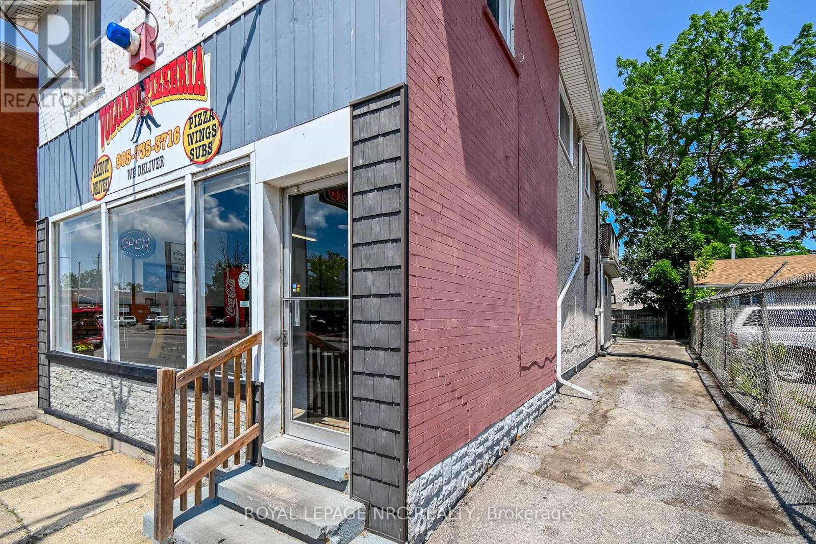 256 East Main Street, Welland, Ontario  L3B 3W9 - Photo 2 - X12880692