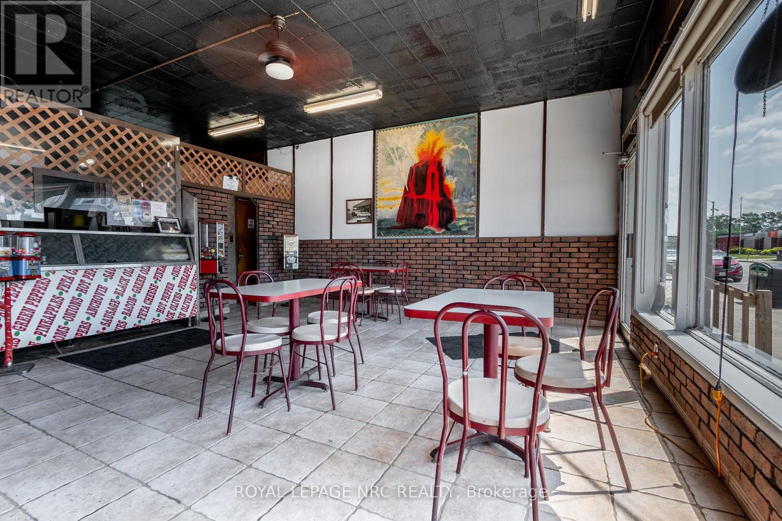 256 East Main Street, Welland, Ontario  L3B 3W9 - Photo 3 - X12880692