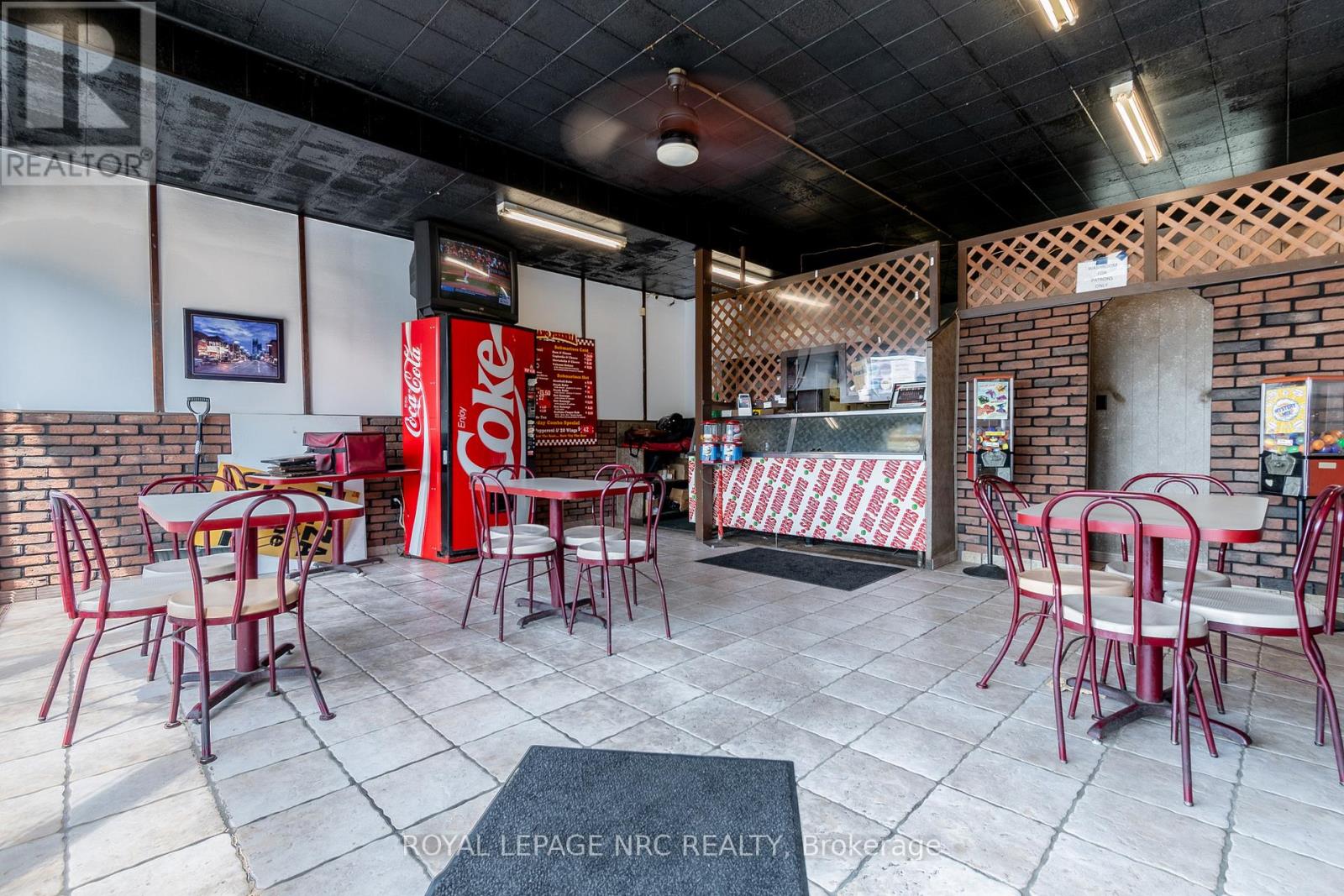 256 East Main Street, Welland, Ontario  L3B 3W9 - Photo 4 - X12880692