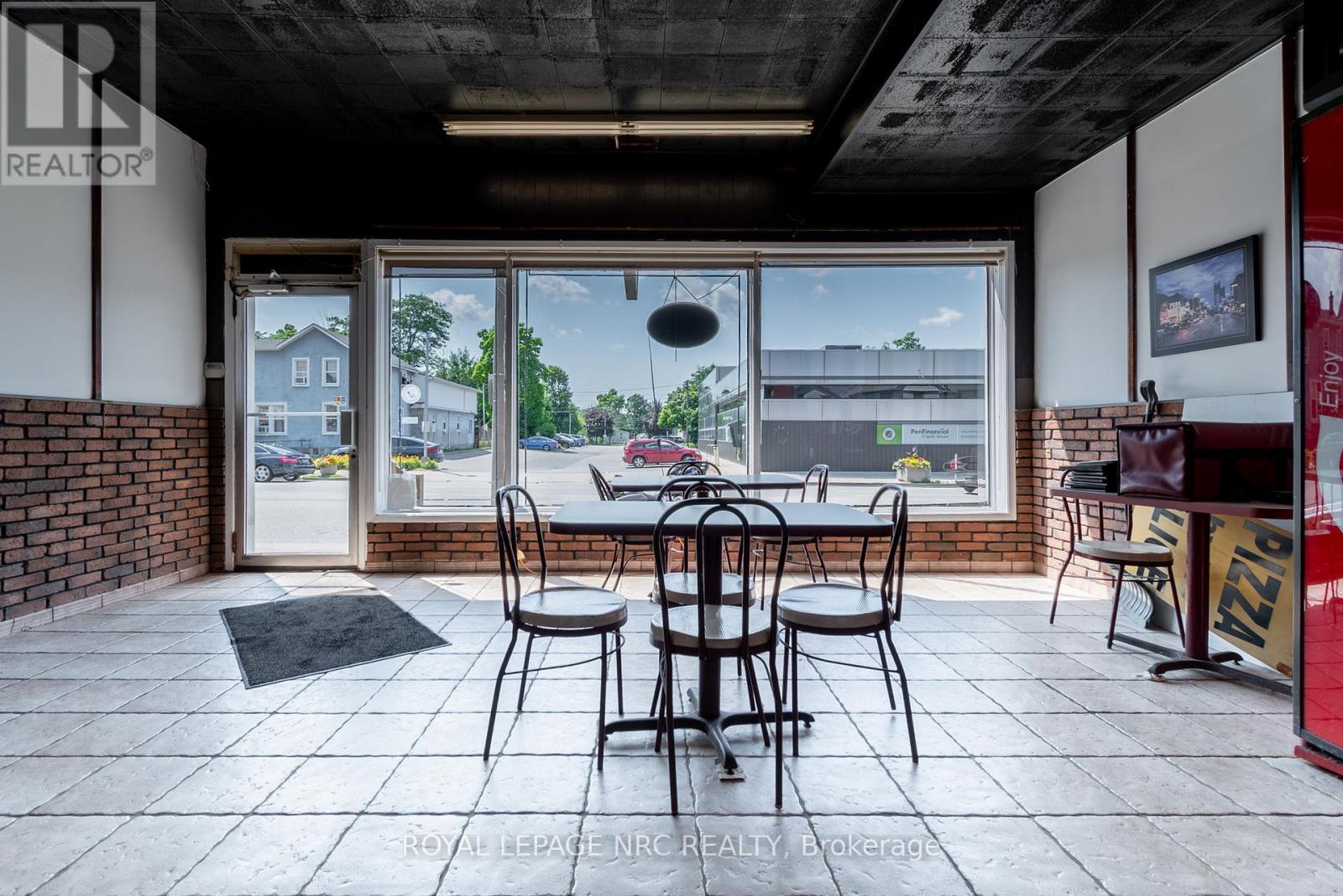 256 East Main Street, Welland, Ontario  L3B 3W9 - Photo 5 - X12880692