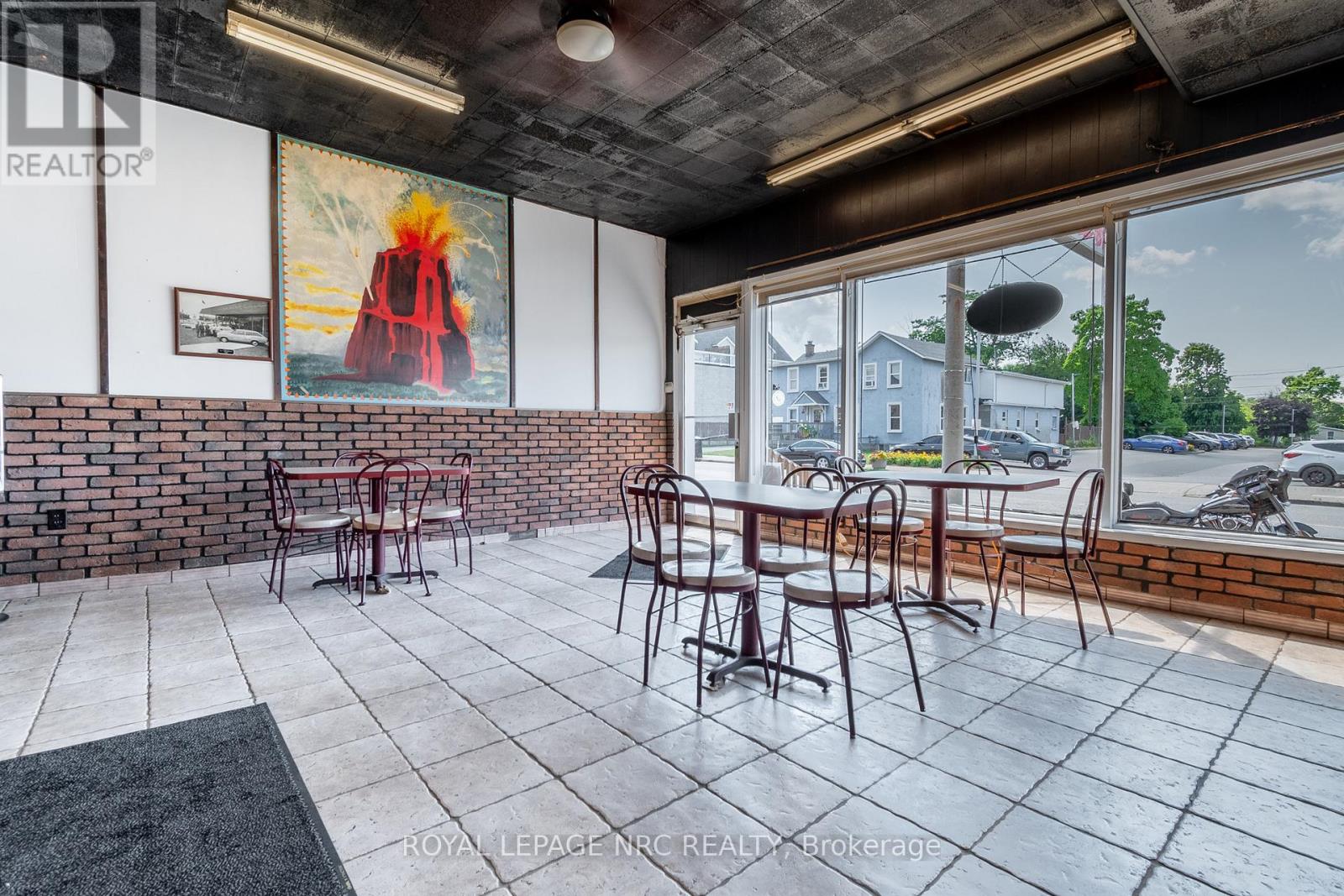 256 East Main Street, Welland, Ontario  L3B 3W9 - Photo 6 - X12880692