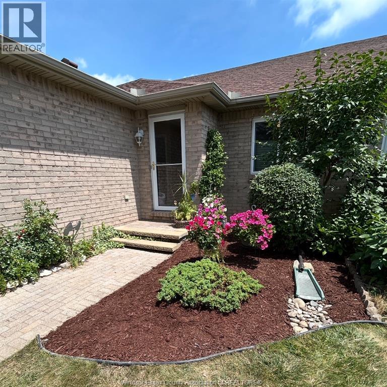 554 Rodfam Drive, Windsor, Ontario  N9G 2W1 - Photo 2 - 26005337