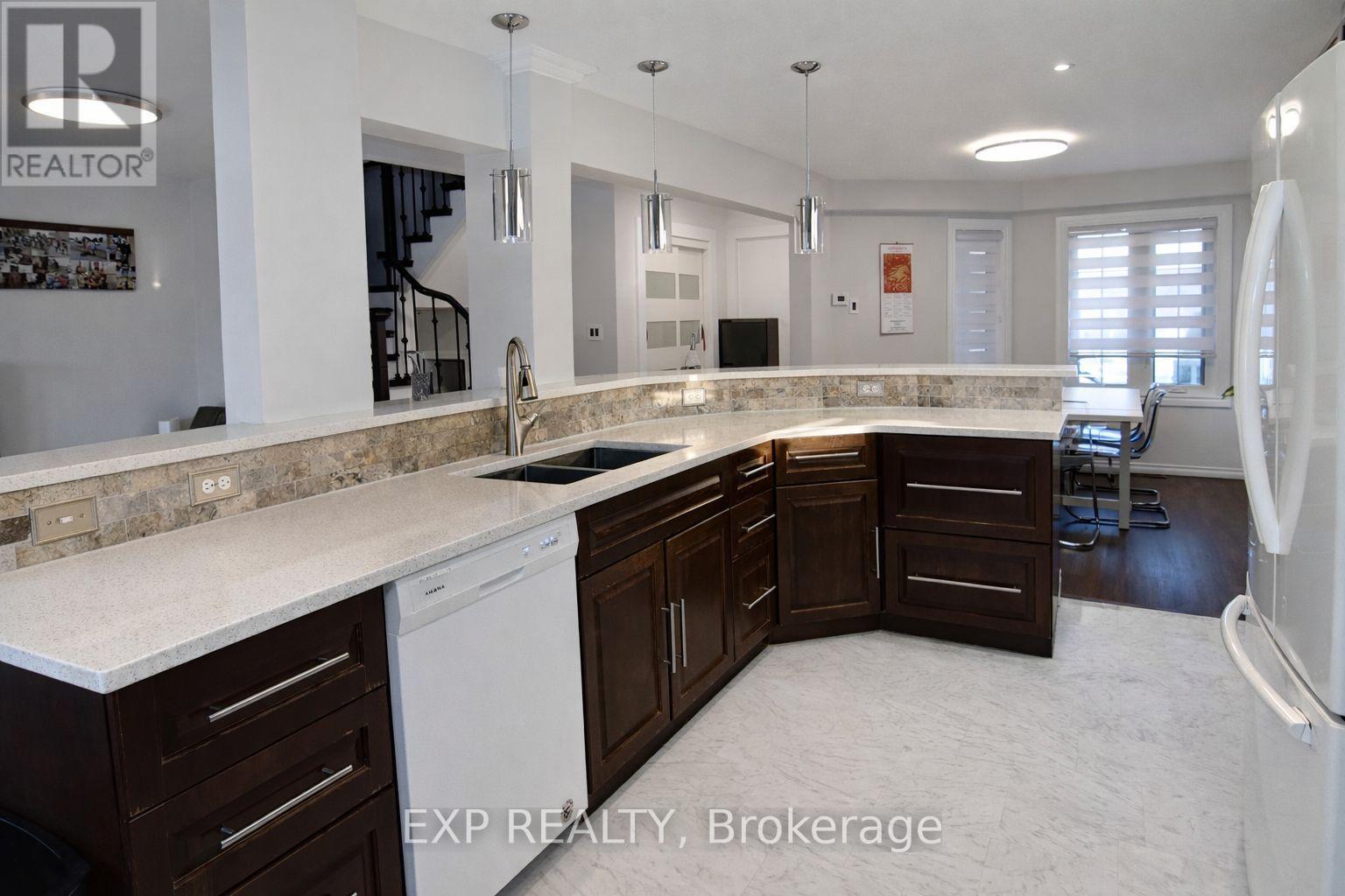 30 Aikens Crescent, Barrie, Ontario  L4N 8M6 - Photo 8 - S12877532