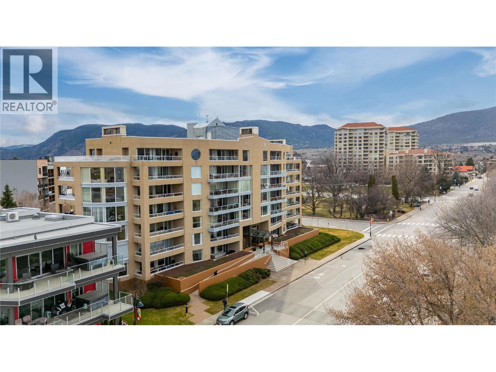 <h3>$915,000</h3><p>86 Lakeshore Drive Unit# 203, Penticton, British Columbia</p>