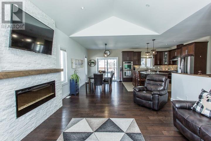 66 Foxborough Trl, Sault Ste. Marie, Ontario P6B 0A7 - Photo 3 - SM260475