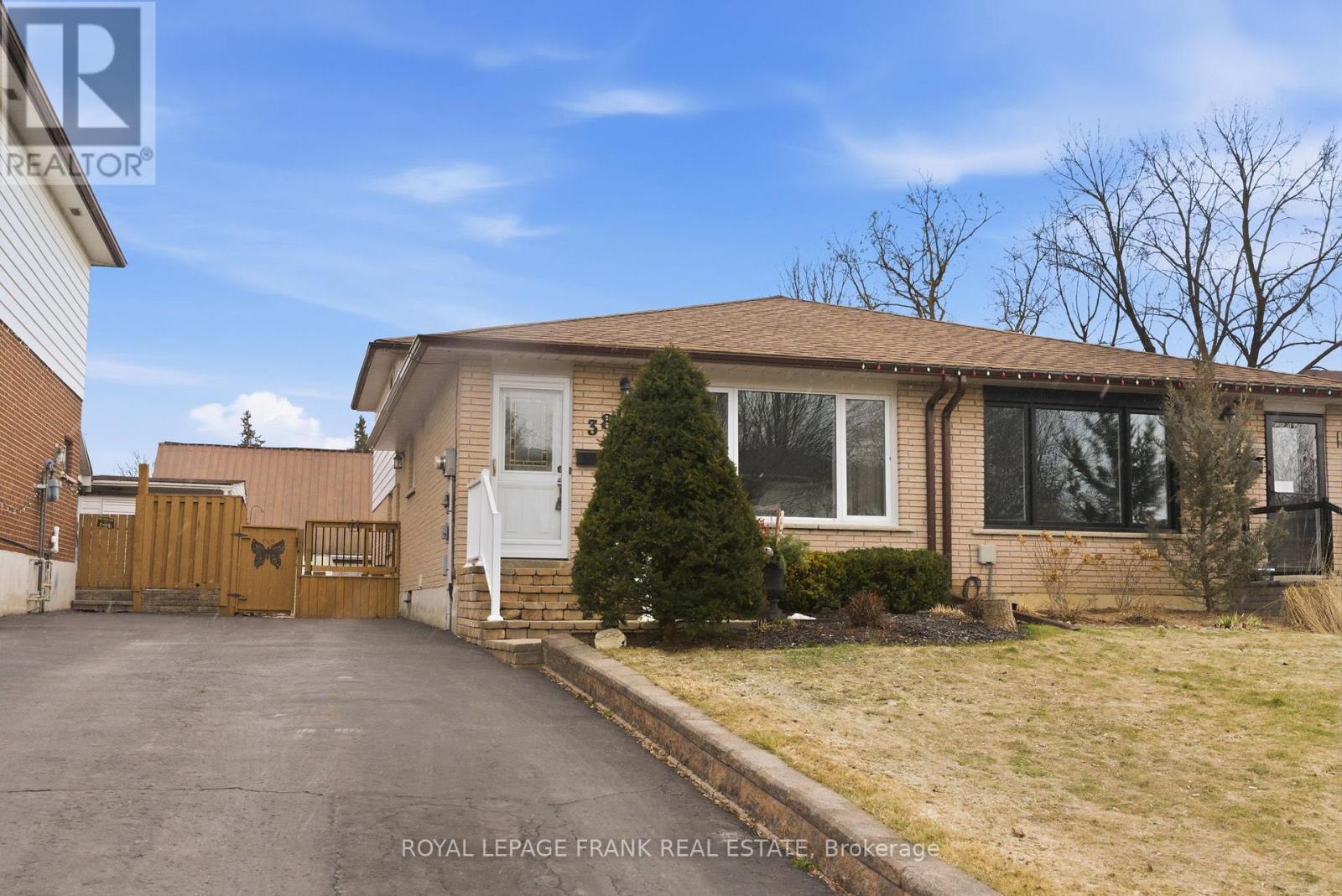 380 SURREY DRIVE, Oshawa, Ontario