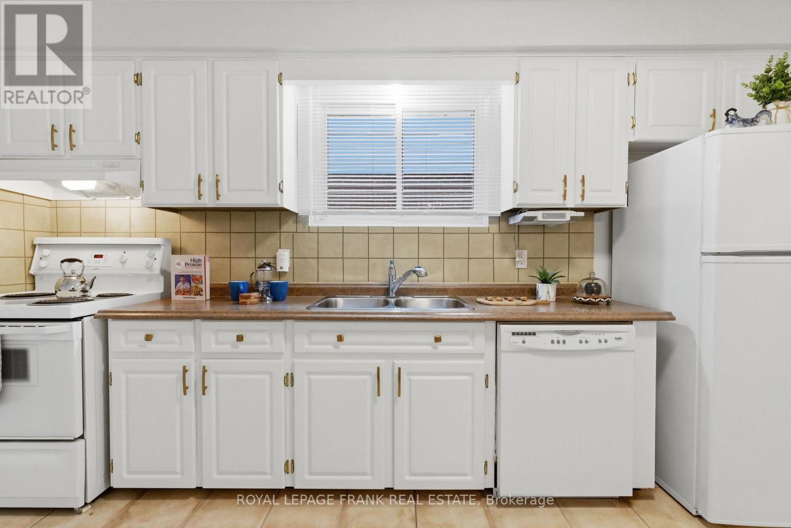 380 Surrey Drive, Oshawa, Ontario  L1G 6H1 - Photo 13 - E12880700