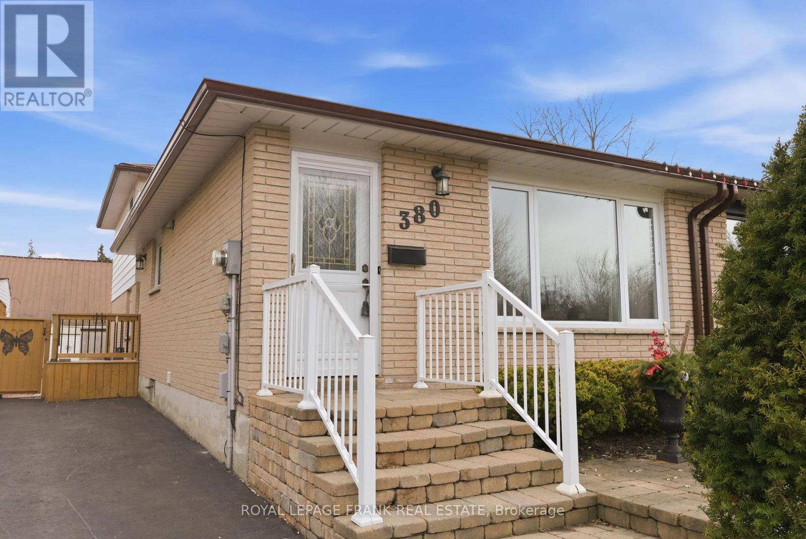 380 Surrey Drive, Oshawa, Ontario  L1G 6H1 - Photo 2 - E12880700