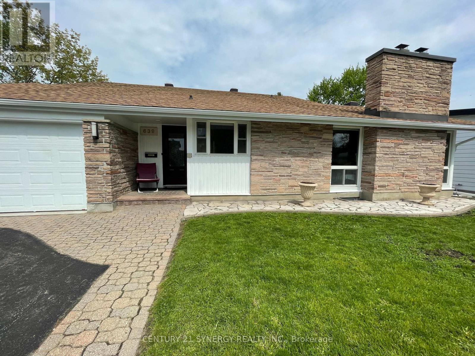 639 Glenhurst Crescent, Ottawa, Ontario  K1J 7B6 - Photo 3 - X12878974