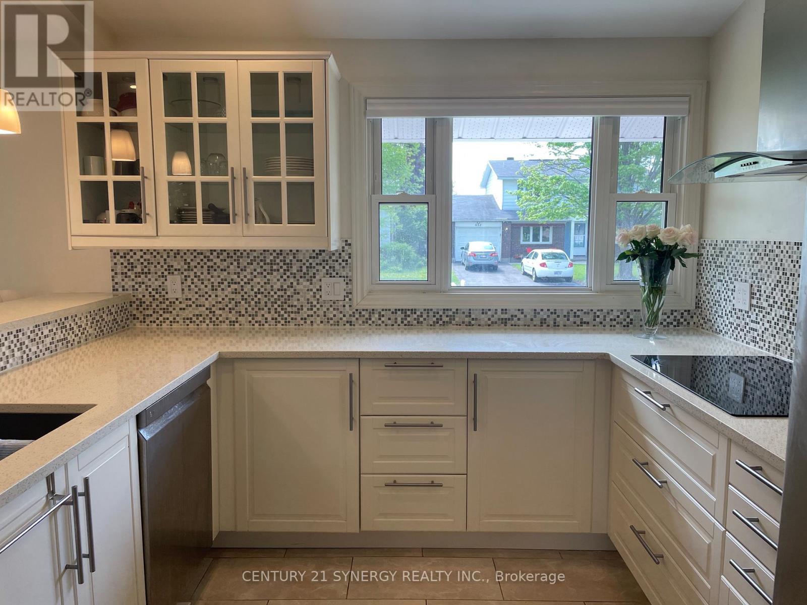 639 Glenhurst Crescent, Ottawa, Ontario  K1J 7B6 - Photo 11 - X12878974