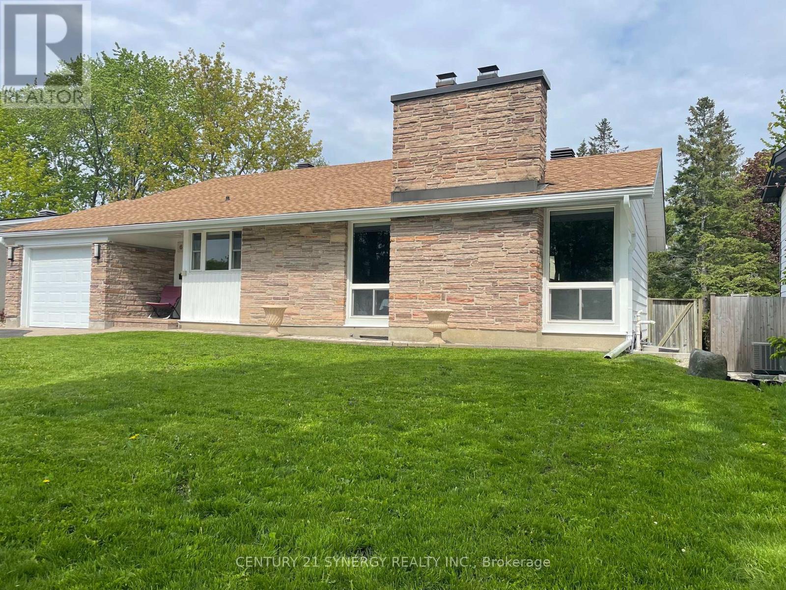 639 Glenhurst Crescent, Ottawa, Ontario  K1J 7B6 - Photo 2 - X12878974