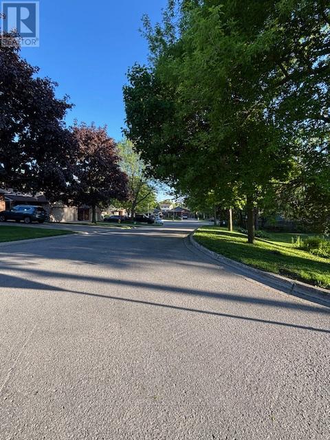 2 Ellsworth Close, London East, Ontario  N5W 1E6 - Photo 4 - X12880734