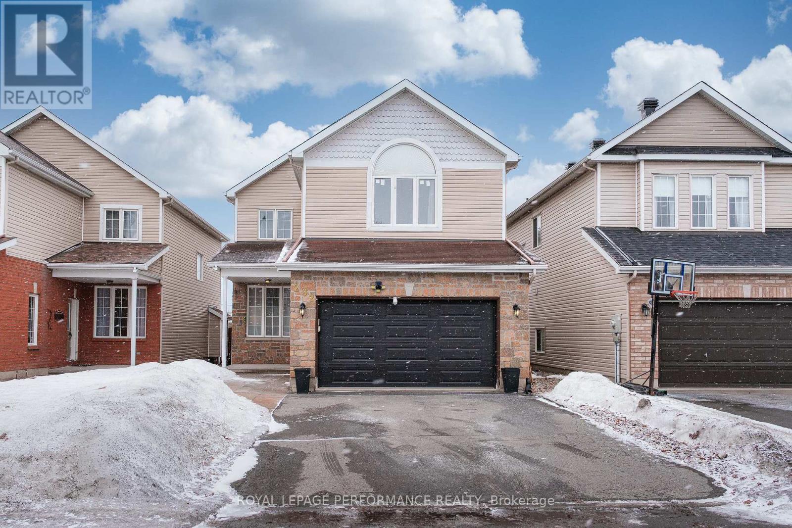 292 RUSTIC HILLS CRESCENT, ottawa, Ontario