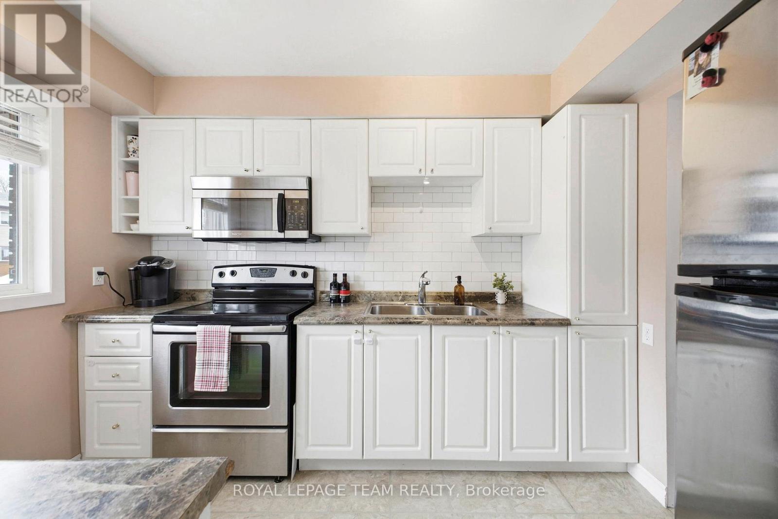 3017 Olympic Way, Ottawa, Ontario  K1T 1Y3 - Photo 5 - X12880778