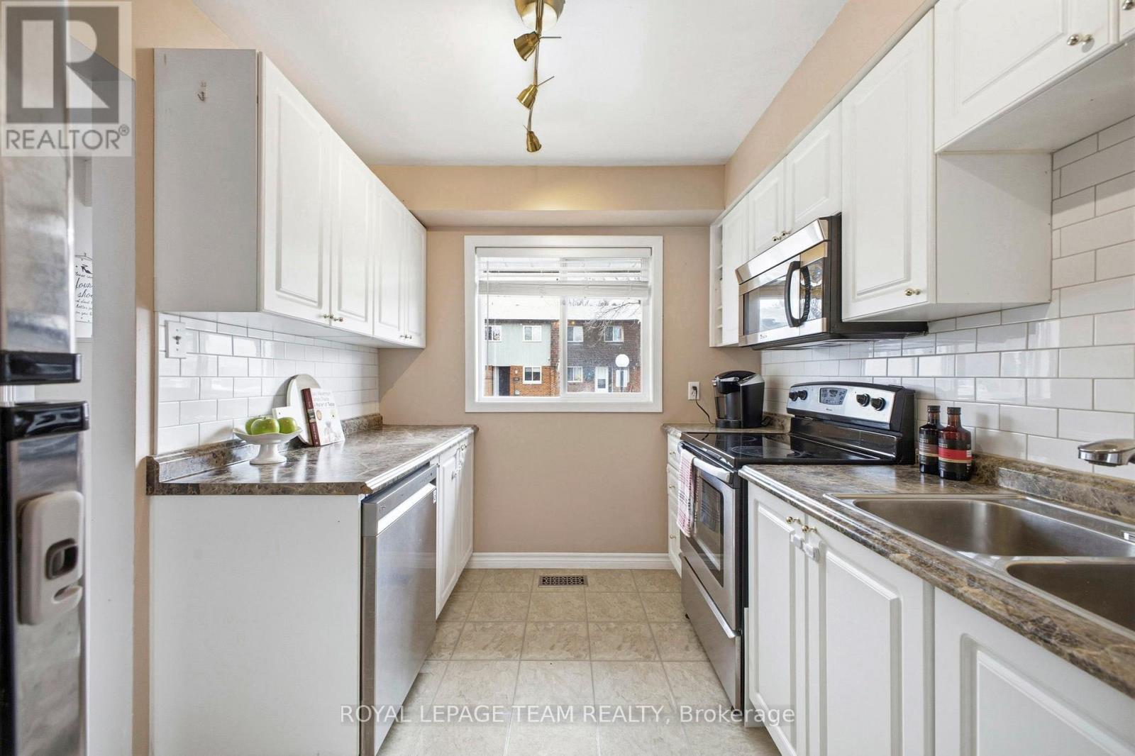 3017 Olympic Way, Ottawa, Ontario  K1T 1Y3 - Photo 6 - X12880778