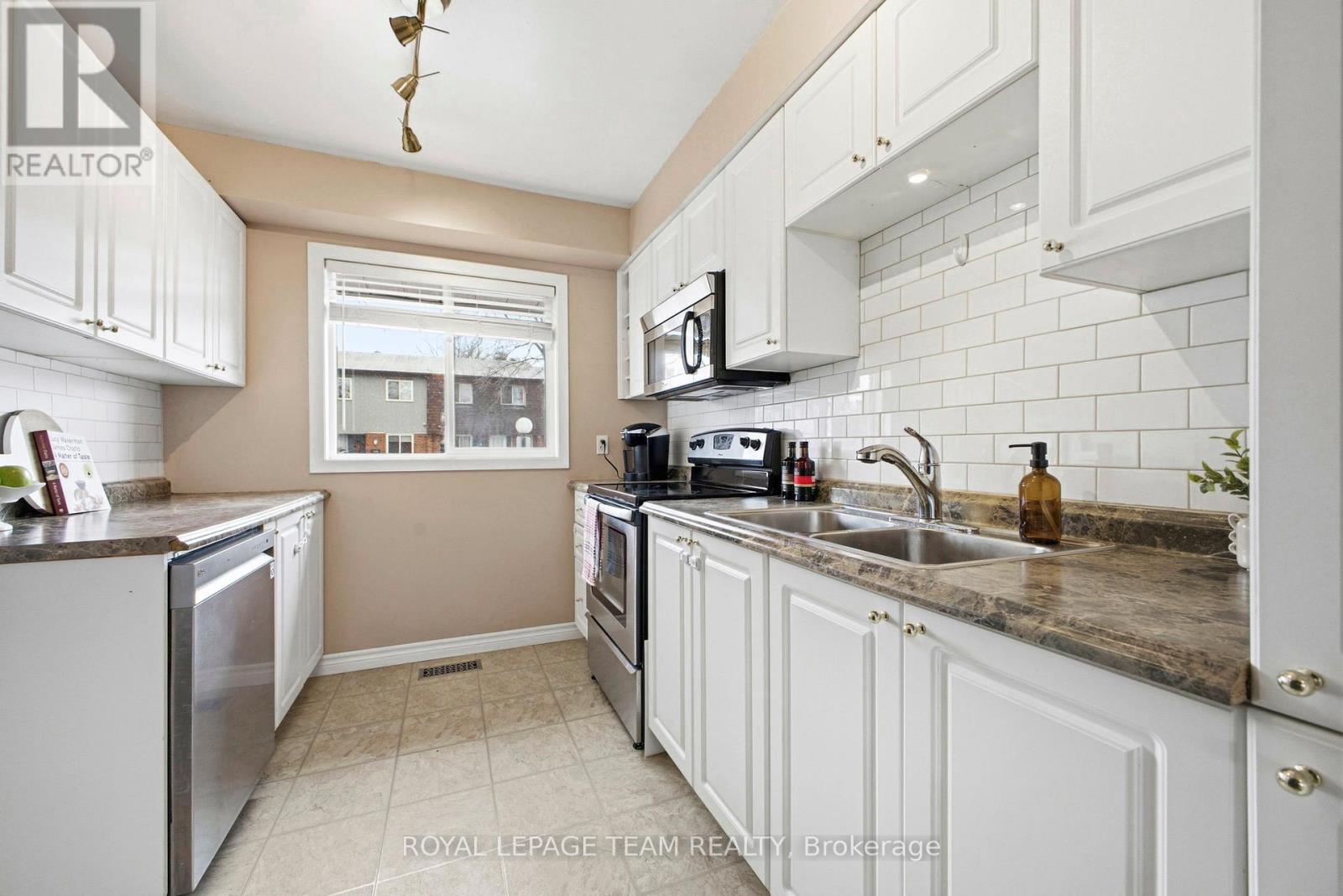 3017 Olympic Way, Ottawa, Ontario  K1T 1Y3 - Photo 7 - X12880778