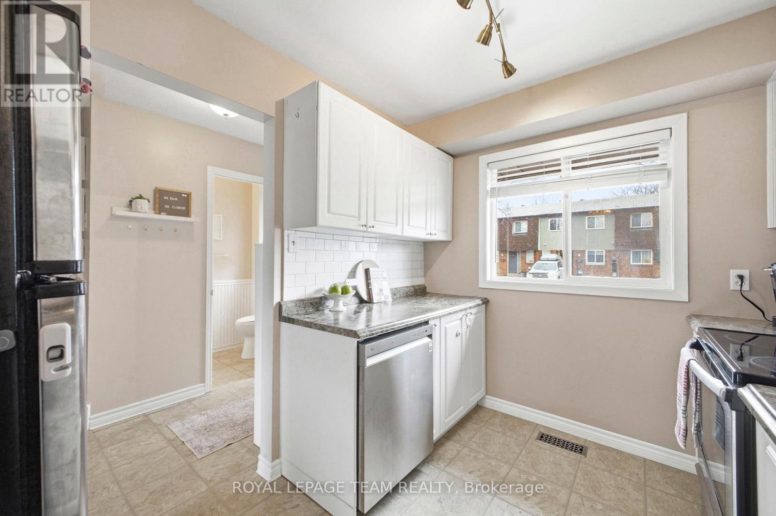 3017 Olympic Way, Ottawa, Ontario  K1T 1Y3 - Photo 8 - X12880778