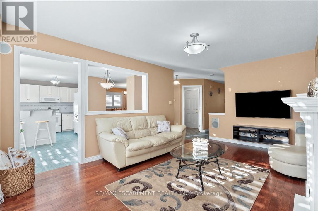 42 Archer Way, Hamilton, Ontario  L0R 1W0 - Photo 9 - X12879710