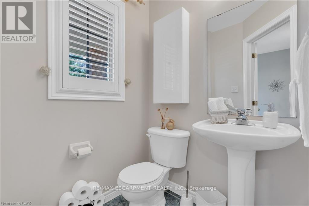 42 Archer Way, Hamilton, Ontario  L0R 1W0 - Photo 7 - X12879710