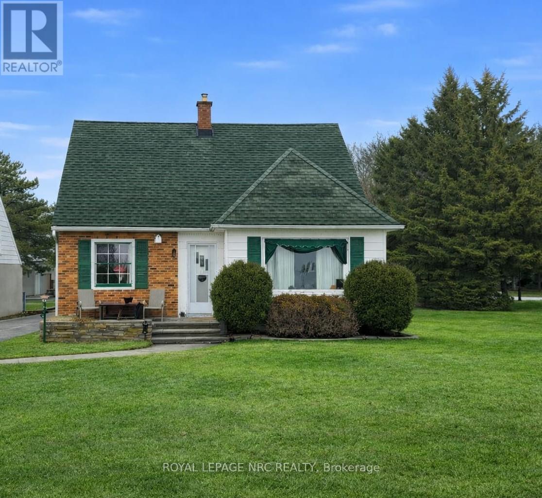 19 Lakeshore Road, Port Colborne, Ontario  L3K 2S2 - Photo 1 - X12880748