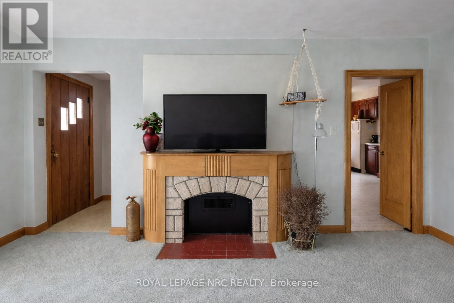 19 Lakeshore Road, Port Colborne, Ontario  L3K 2S2 - Photo 3 - X12880748