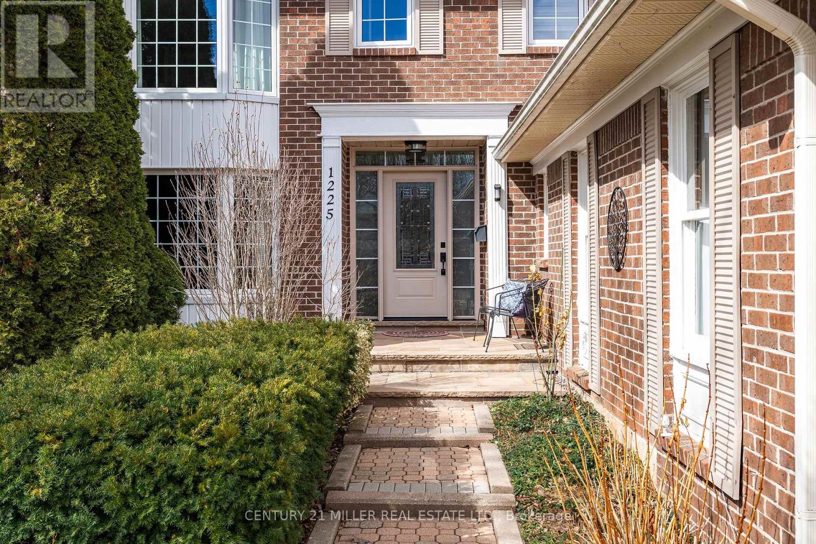 1225 Old Post Drive, Oakville, Ontario  L6M 1A5 - Photo 5 - W12826768