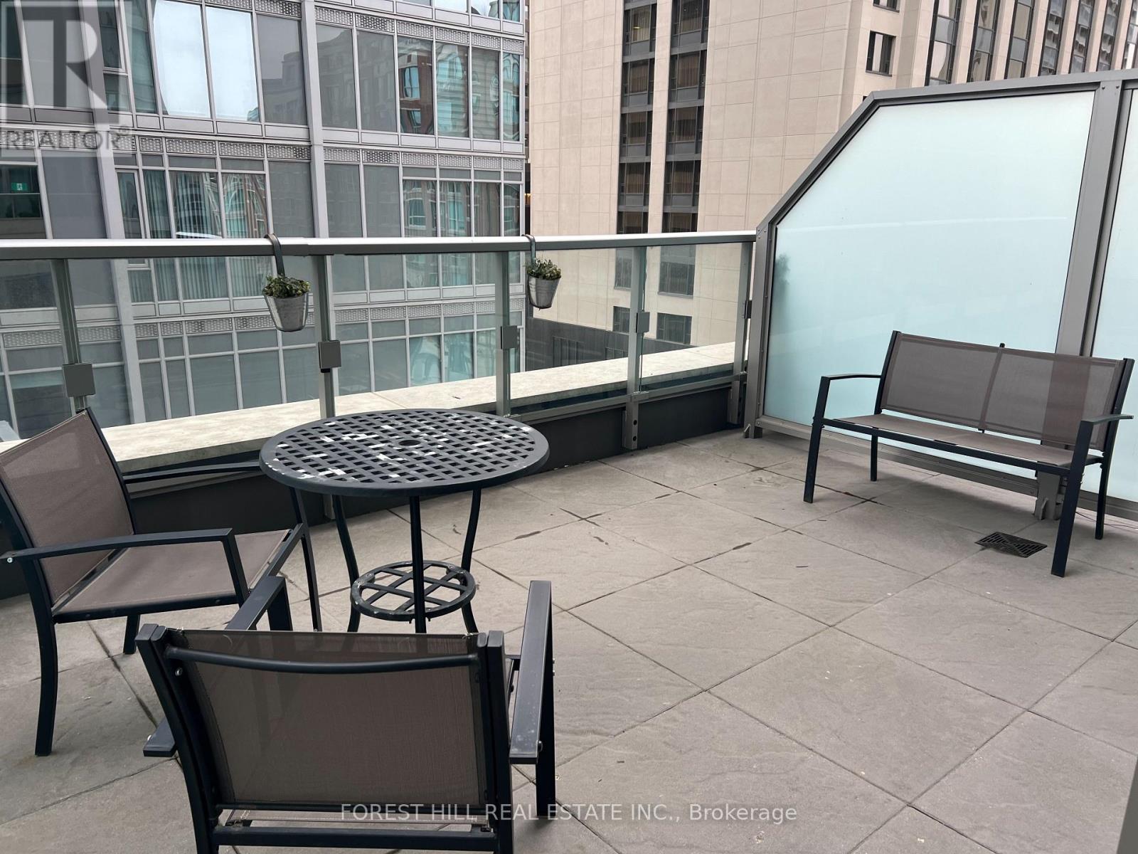 412 - 155 YORKVILLE AVENUE Toronto (Annex), ON M5R 1C4