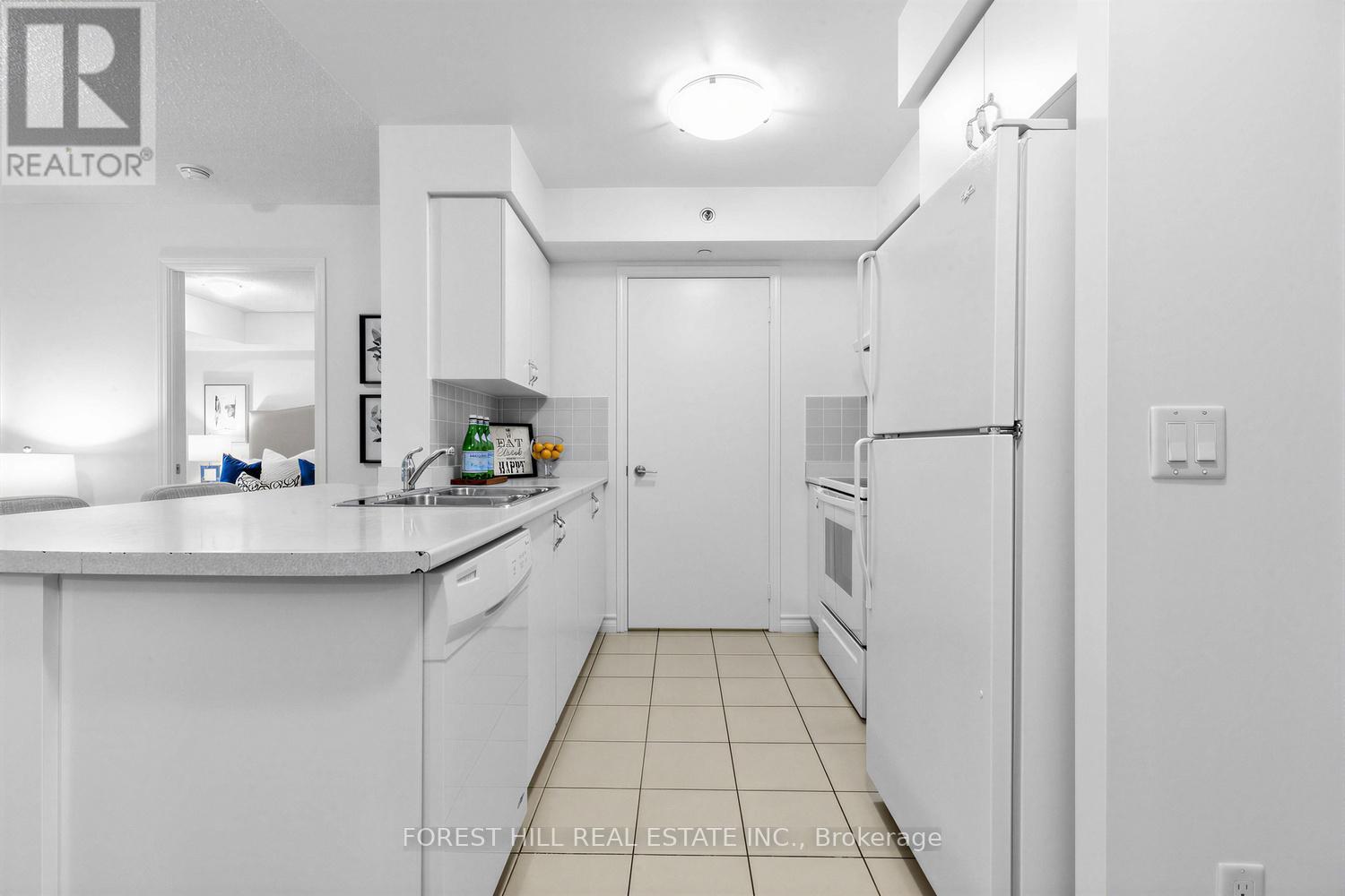 226 - 35 Saranac Boulevard, Toronto (Englemount-Lawrence), Ontario  M6A 2G4 - Photo 4 - C12880760