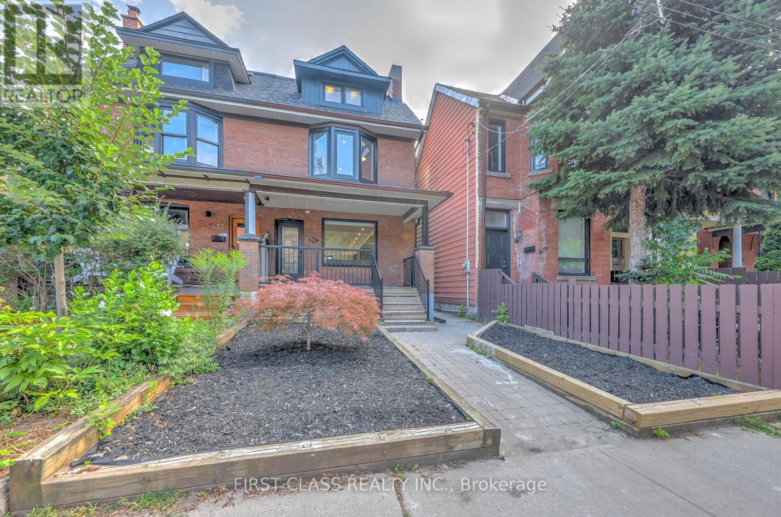 431 Roxton Road, Toronto, Ontario M6G 3R5 - Photo 2 - C12880784