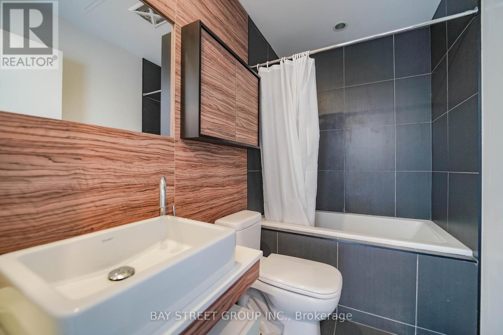 2203 - 75 St Nicholas Street, Toronto (Bay Street Corridor), Ontario  M4Y 0A5 - Photo 16 - C12880786