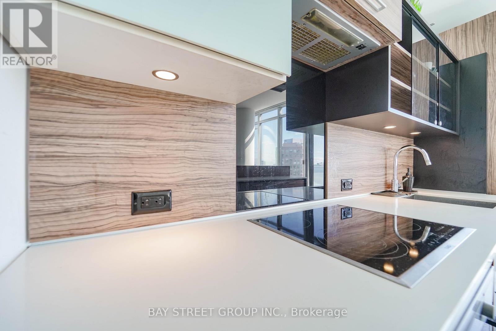 2203 - 75 St Nicholas Street, Toronto (Bay Street Corridor), Ontario  M4Y 0A5 - Photo 24 - C12880786