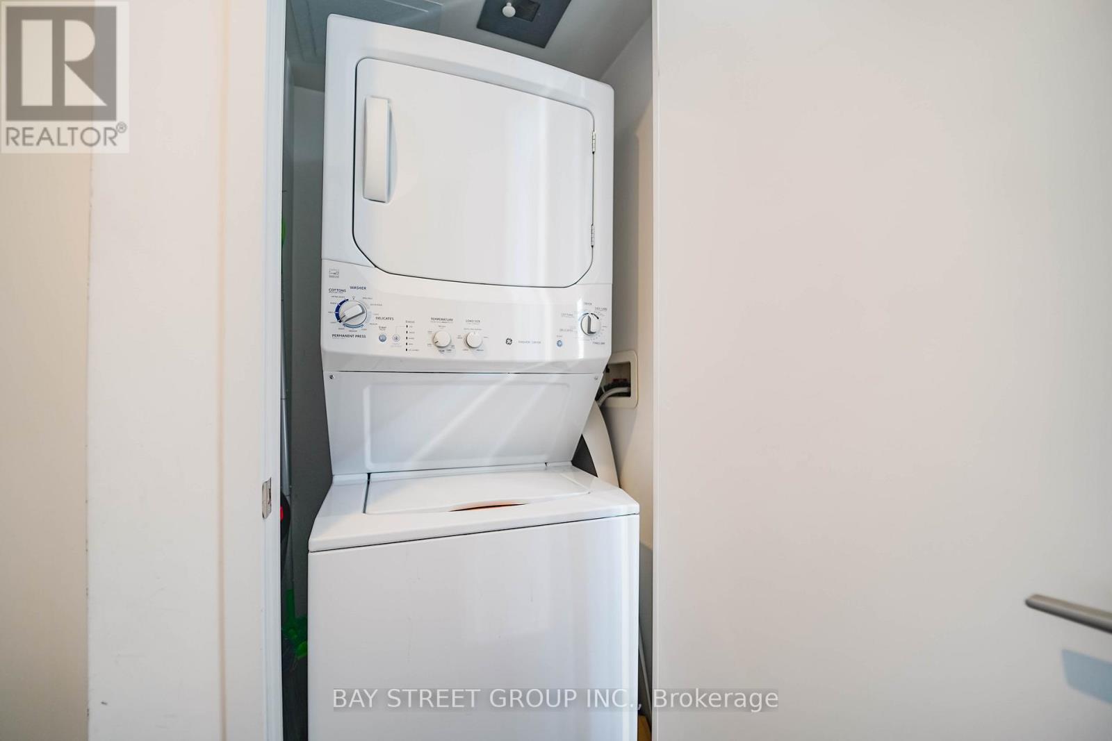 2203 - 75 St Nicholas Street, Toronto (Bay Street Corridor), Ontario  M4Y 0A5 - Photo 28 - C12880786