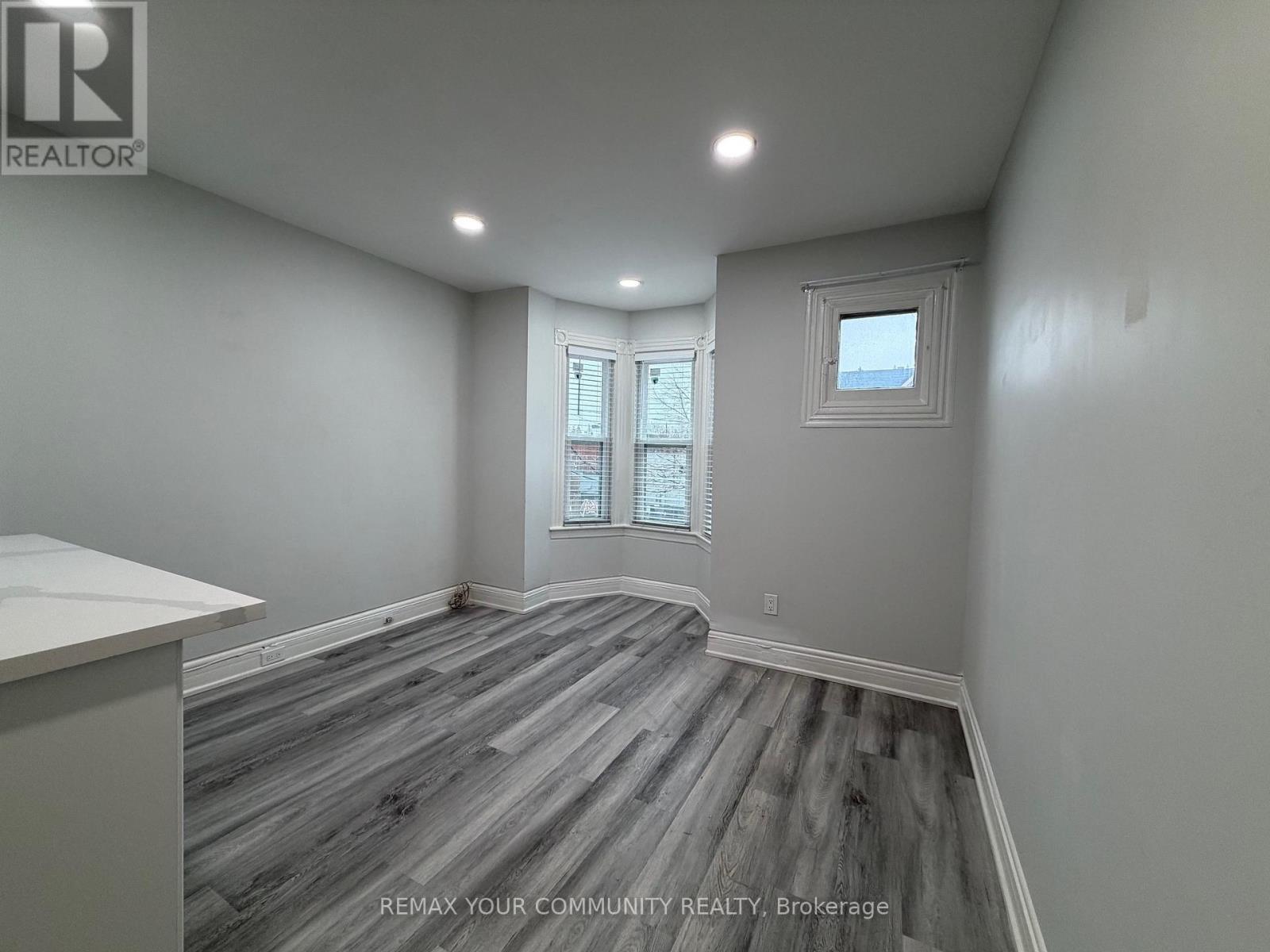 Upper - 107 Pape Avenue, Toronto (South Riverdale), Ontario  M4M 2V7 - Photo 3 - E12880718