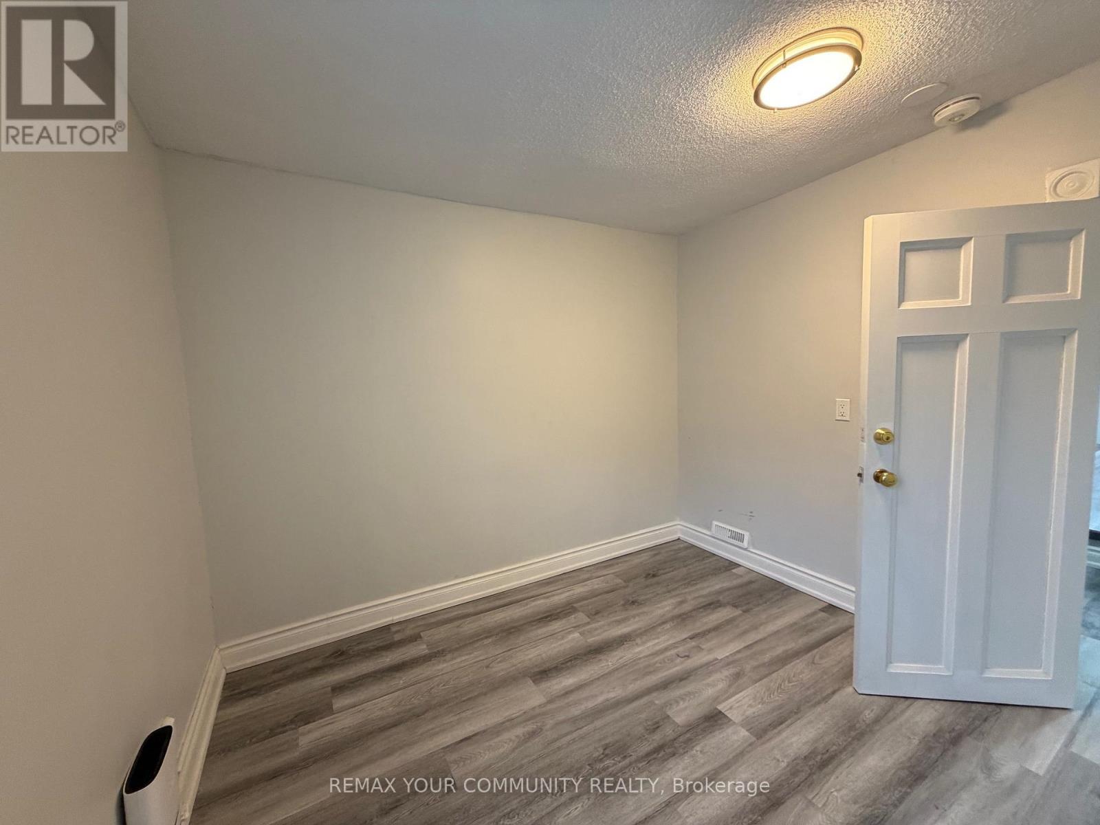 Upper - 107 Pape Avenue, Toronto (South Riverdale), Ontario  M4M 2V7 - Photo 4 - E12880718