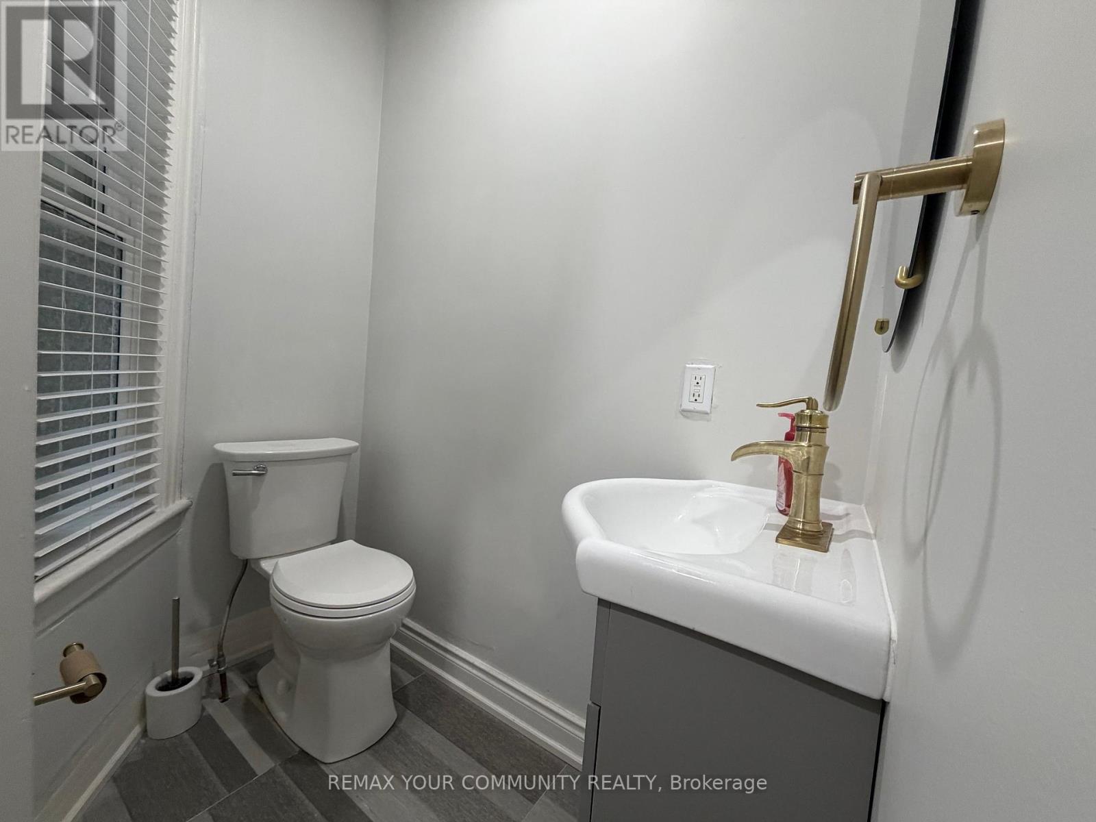 Upper - 107 Pape Avenue, Toronto (South Riverdale), Ontario  M4M 2V7 - Photo 5 - E12880718