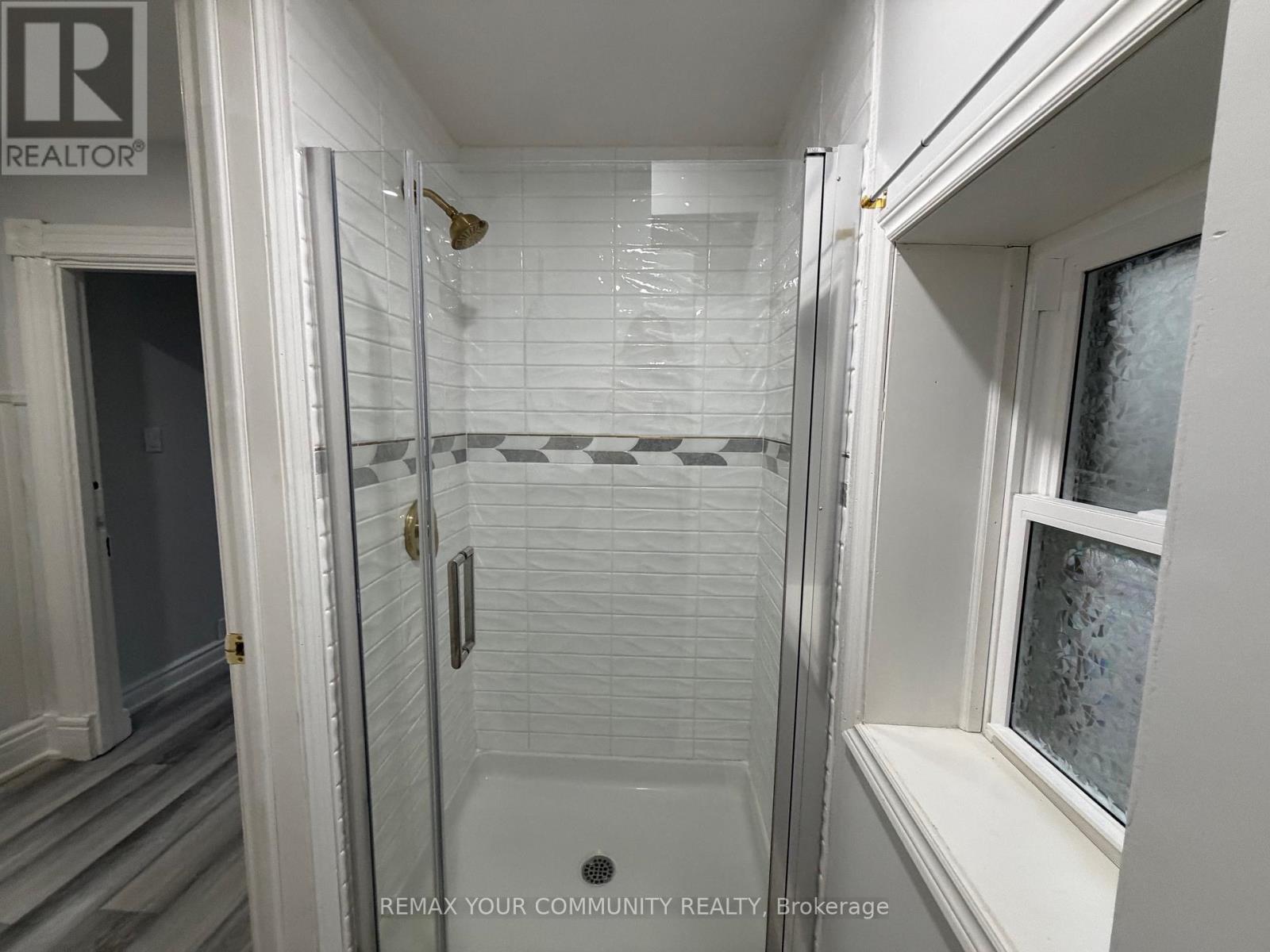 Upper - 107 Pape Avenue, Toronto (South Riverdale), Ontario  M4M 2V7 - Photo 6 - E12880718