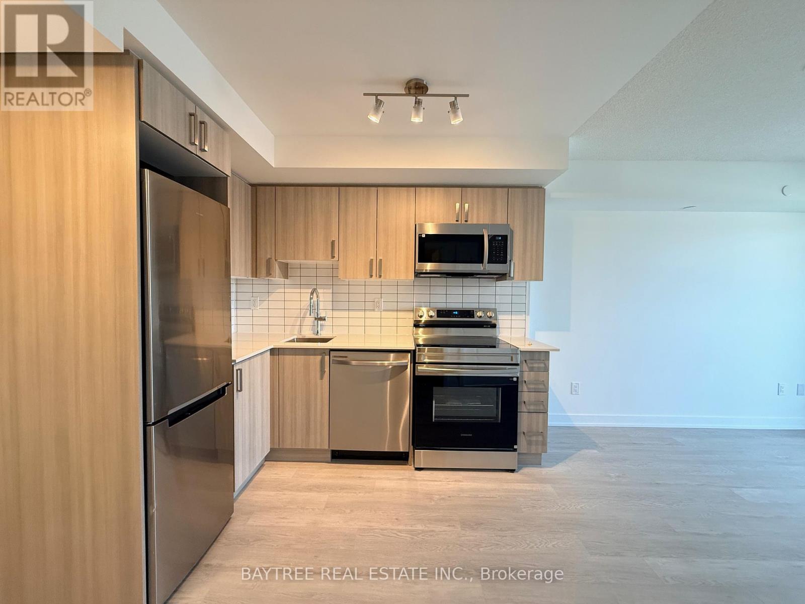 801 - 1010 Sandy Beach Road, Pickering (Bay Ridges), Ontario  L1W 3V9 - Photo 2 - E12880740