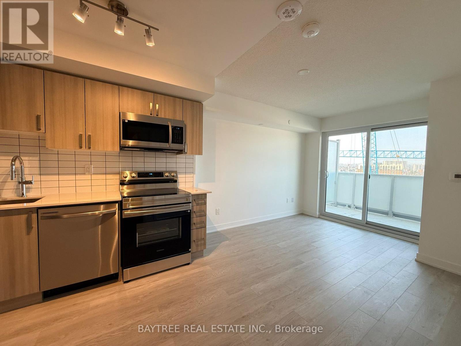 801 - 1010 Sandy Beach Road, Pickering (Bay Ridges), Ontario  L1W 3V9 - Photo 3 - E12880740