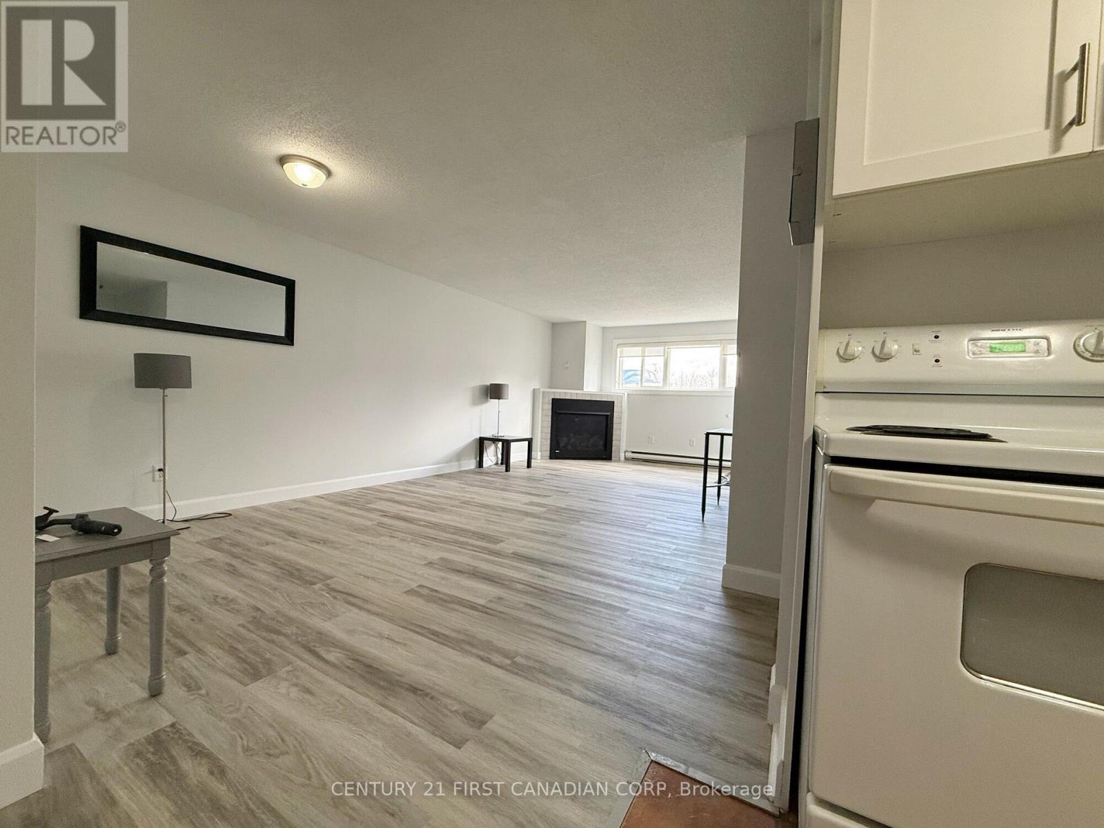 Photo 15 of 27 for 114 - 15 Jacksway Crescent