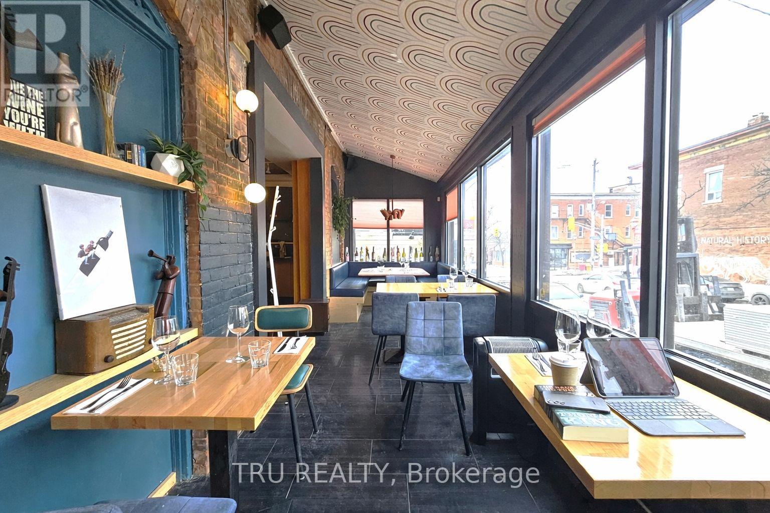 826 Somerset Street W, Ottawa, Ontario  K1S 4N2 - Photo 6 - X12864388