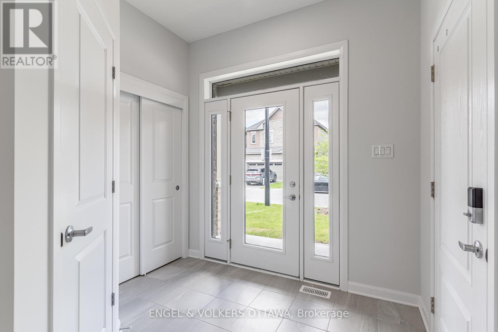 333 Elsie Macgill Walk, Ottawa, Ontario  K2W 0K7 - Photo 5 - X12880698