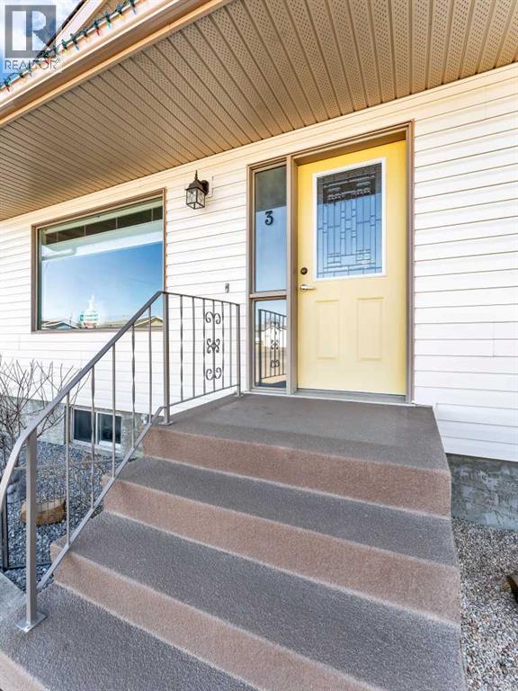 3 Redwood Court Se, Medicine Hat, Alberta  T1B 3Z6 - Photo 4 - A2284639